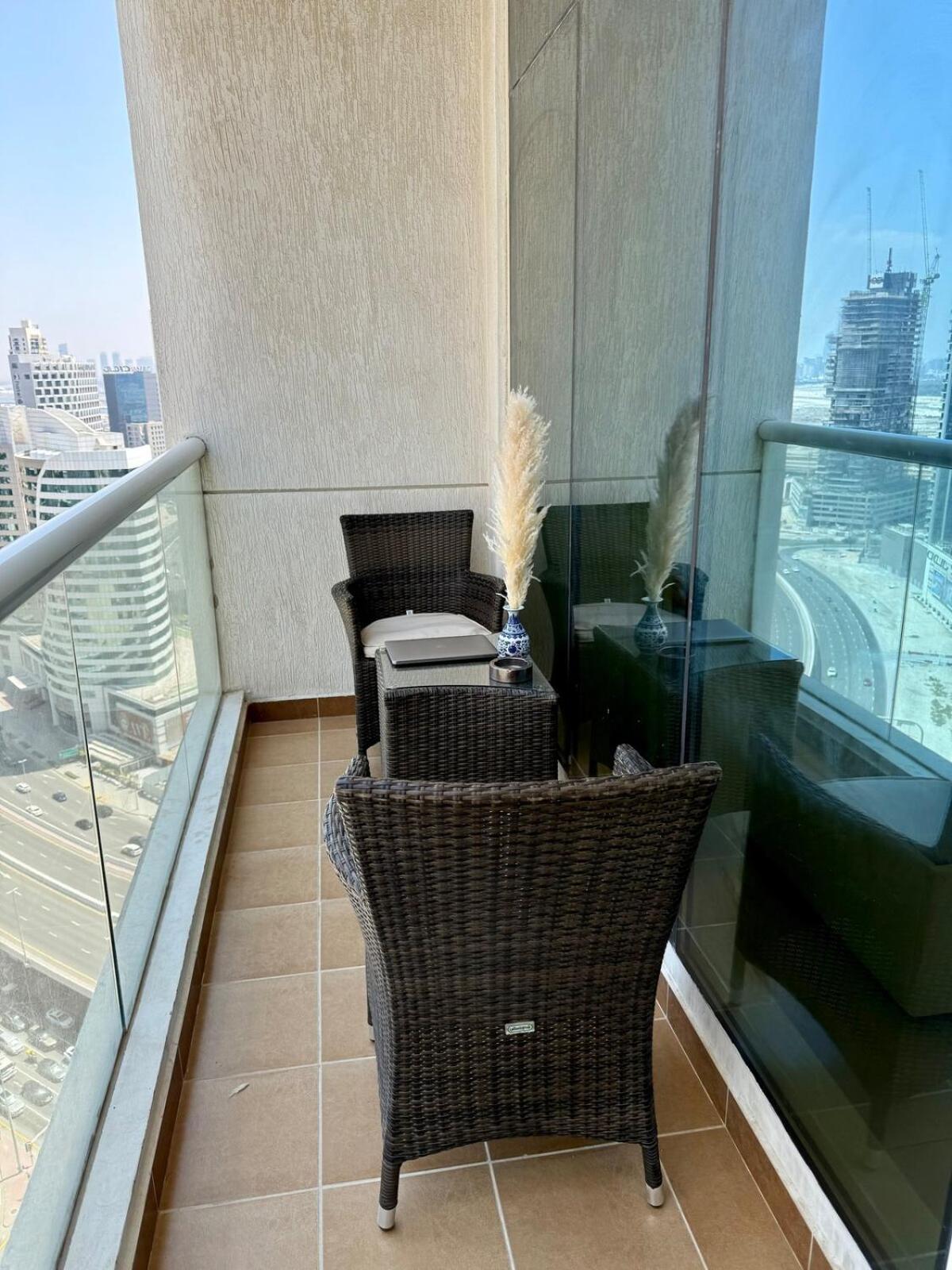 Apartment Burj Al Nujoom Downtown 2 Mins Walk To Mall Burj Al Nujoom *